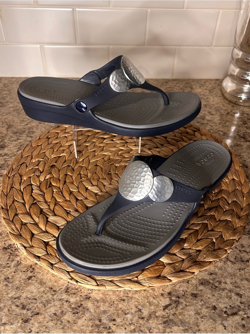 Crocs Sanrah Black Sandals/Flip Flops Low Wedge Hammered Circle Silver Detail - Picture 8 of 8